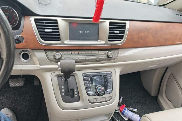 Used SAIC MAXUS G10 2014 2.0T Automatic Executive Edition Audio And AC Panel
