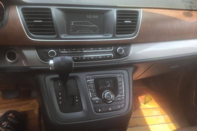 Used SAIC MAXUS G10 2014 2.0T Automatic Luxury Executive Edition Audio And AC Panel