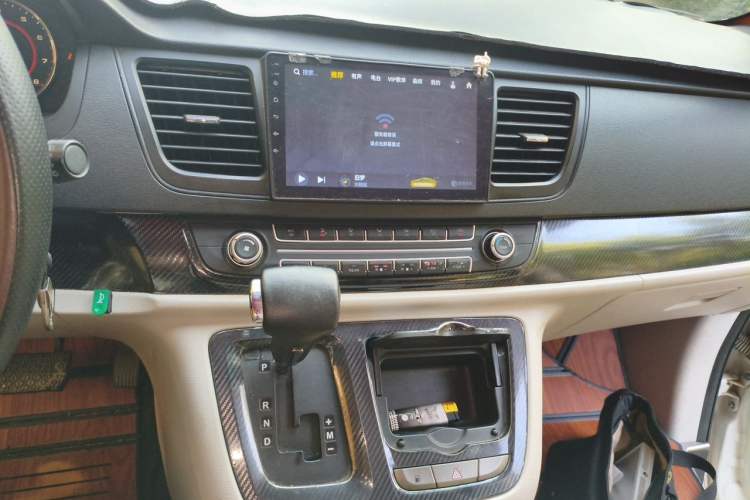 Used SAIC MAXUS G10 2014 2.0T Automatic Elite Edition Audio And AC Panel