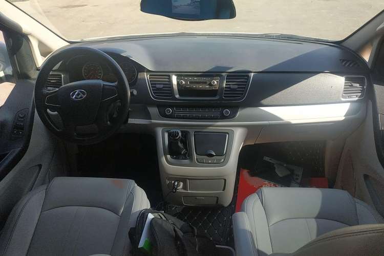 Used SAIC MAXUS G10 2014 2.4L Manual Elite Edition Center Console