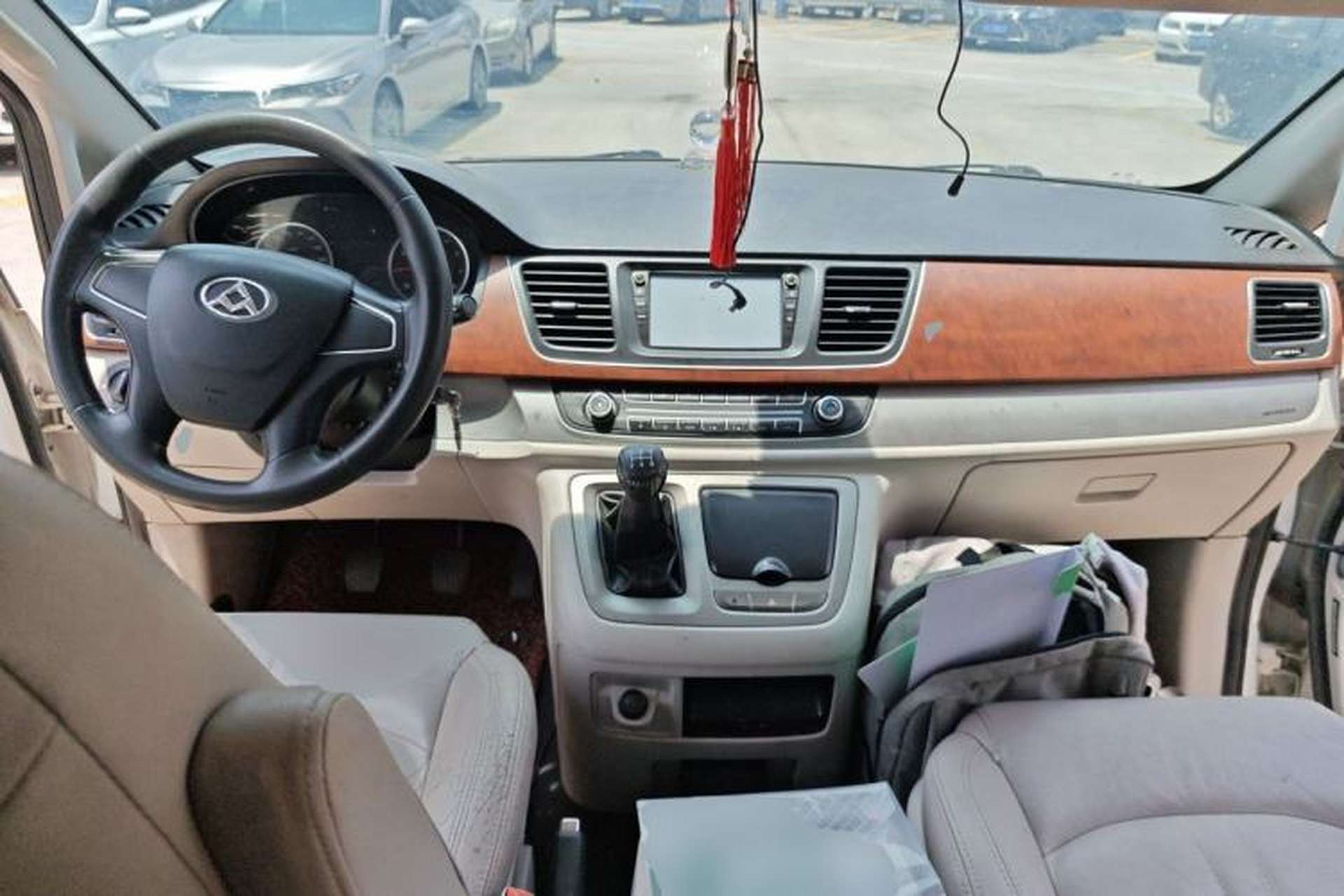 Used SAIC MAXUS G10 2014 2.4L Manual Luxury Edition Center Console