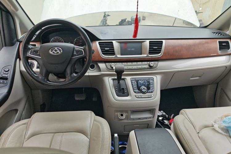 Used SAIC MAXUS G10 2014 2.0T Automatic Executive Edition Center Console