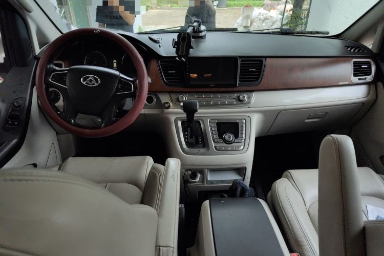 Used SAIC MAXUS G10 2014 2.0T Automatic Luxury Executive Edition Center Console