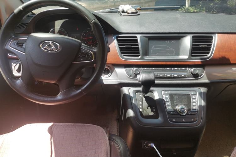 Used SAIC MAXUS G10 2014 2.0T Automatic Luxury Executive Edition Center Console
