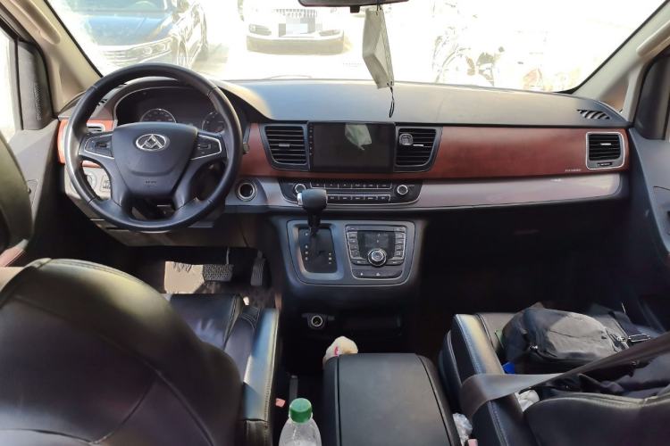 Used SAIC MAXUS G10 2014 2.0T Automatic Executive Edition Center Console