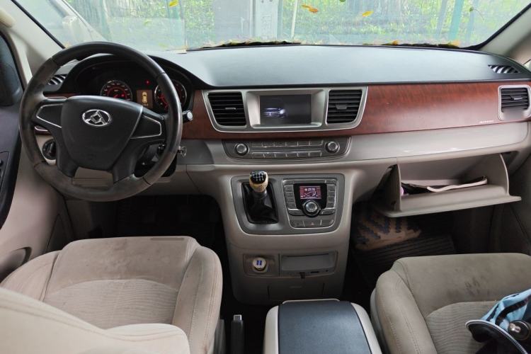 Used SAIC MAXUS G10 2014 2.0T Manual Elite Edition Center Console