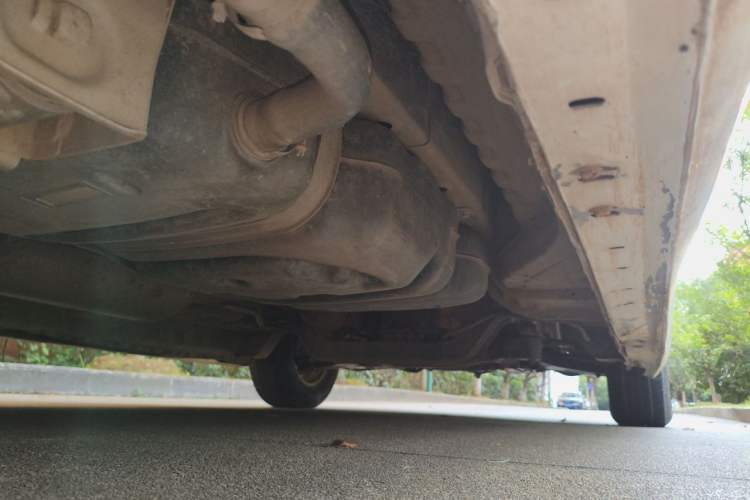 Used SAIC MAXUS G10 2014 2.0T Automatic Elite Edition Chassis Front Right
