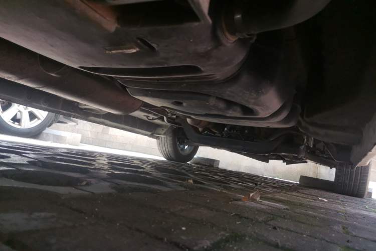 Used SAIC MAXUS G10 2014 2.0T Automatic Luxury Executive Edition Chassis Rear Right