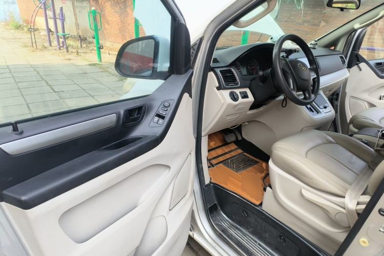 Used SAIC MAXUS G10 2014 2.0T Automatic Elite Edition Driver Seat