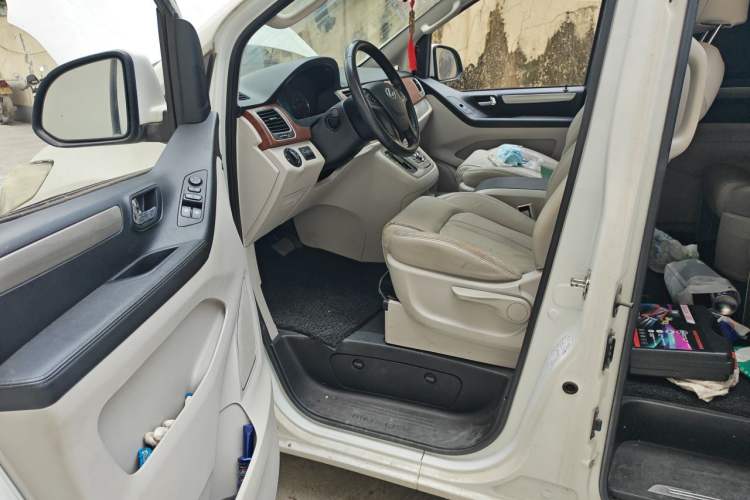 Used SAIC MAXUS G10 2014 2.0T Automatic Executive Edition Driver Seat
