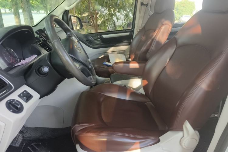 Used SAIC MAXUS G10 2014 2.0T Automatic Elite Edition Driver Seat