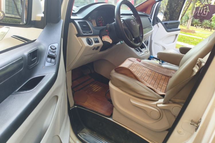 Used SAIC MAXUS G10 2014 2.0T Automatic Elite Edition Driver Seat