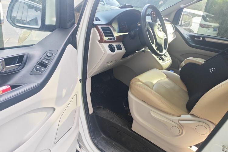 Used SAIC MAXUS G10 2014 2.0T Automatic Elite Edition Driver Seat