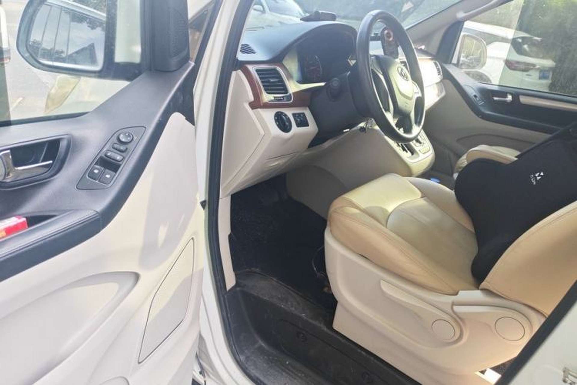 Used SAIC MAXUS G10 2014 2.0T Automatic Elite Edition Driver Seat
