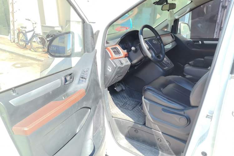 Used SAIC MAXUS G10 2014 2.0T Automatic Executive Edition Driver Seat