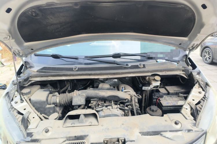 Used SAIC MAXUS G10 2014 2.0T Automatic Elite Edition Engine Bay