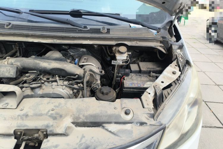 Used SAIC MAXUS G10 2014 2.0T Automatic Elite Edition Engine Bay Left