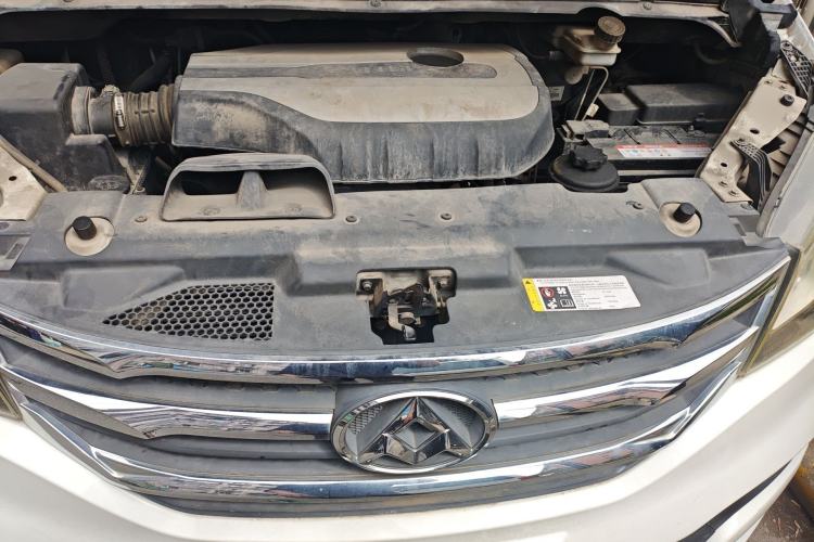 Used SAIC MAXUS G10 2014 2.0T Manual Elite Edition Engine Bay