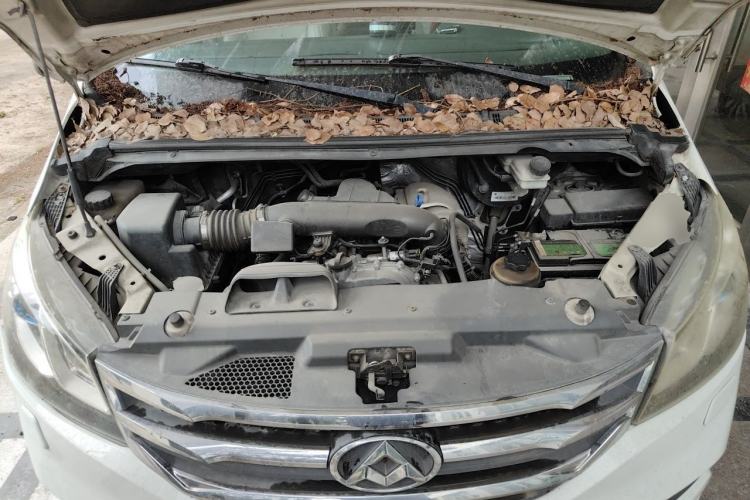 Used SAIC MAXUS G10 2014 2.0T Automatic Luxury Executive Edition Engine Bay