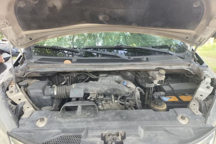 Used SAIC MAXUS G10 2014 2.0T Automatic Elite Edition Engine Bay