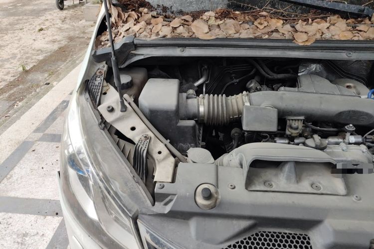 Used SAIC MAXUS G10 2014 2.0T Automatic Luxury Executive Edition Engine Bay Right