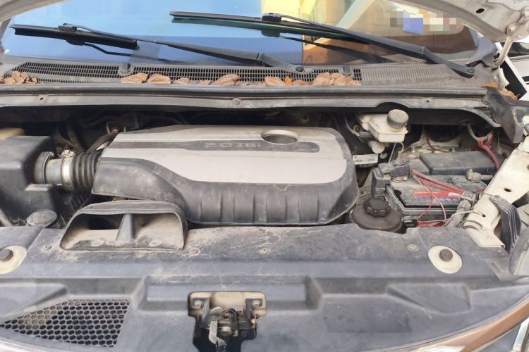 Used SAIC MAXUS G10 2014 2.0T Automatic Elite Edition Engine Bay