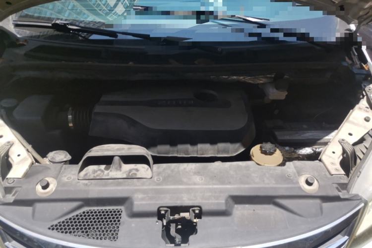 Used SAIC MAXUS G10 2014 2.0T Automatic Luxury Executive Edition Engine Bay