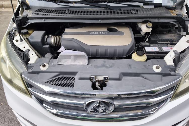 Used SAIC MAXUS G10 2014 2.0T Manual Elite Edition Engine Bay