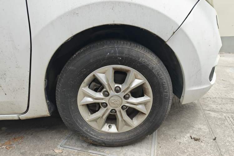 Used SAIC MAXUS G10 2014 2.0T Automatic Executive Edition Exterior 1