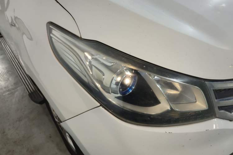 Used SAIC MAXUS G10 2014 2.0T Automatic Luxury Edition Exterior 6