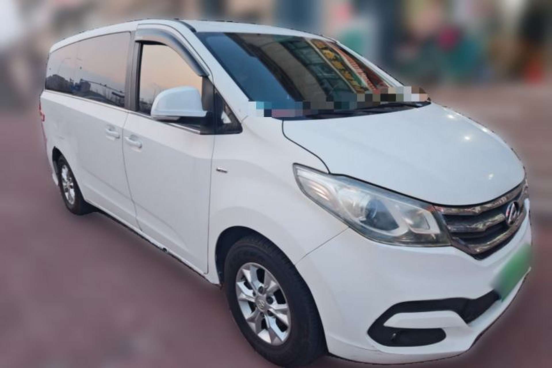 Used SAIC MAXUS G10 2014 2.0T Manual Luxury Edition Front Right 45 Deg