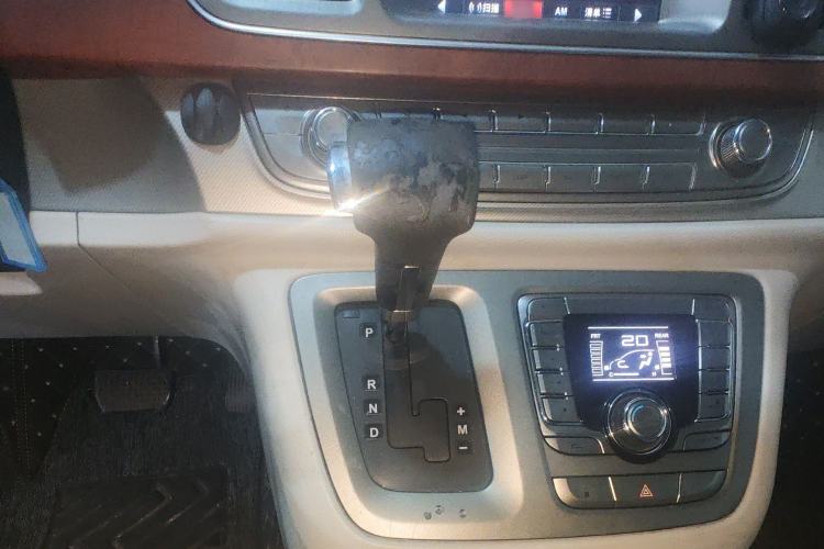 Used SAIC MAXUS G10 2014 2.0T Automatic Luxury Edition Gear Lever