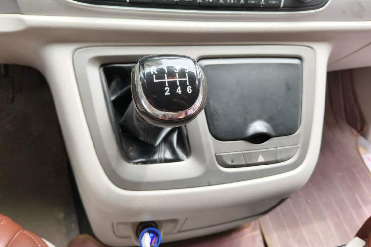 Used SAIC MAXUS G10 2014 2.0T Manual Elite Edition Gear Lever