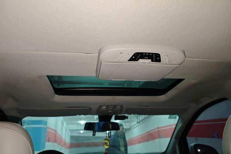 Used SAIC MAXUS G10 2014 2.0T Automatic Luxury Executive Edition Headliner