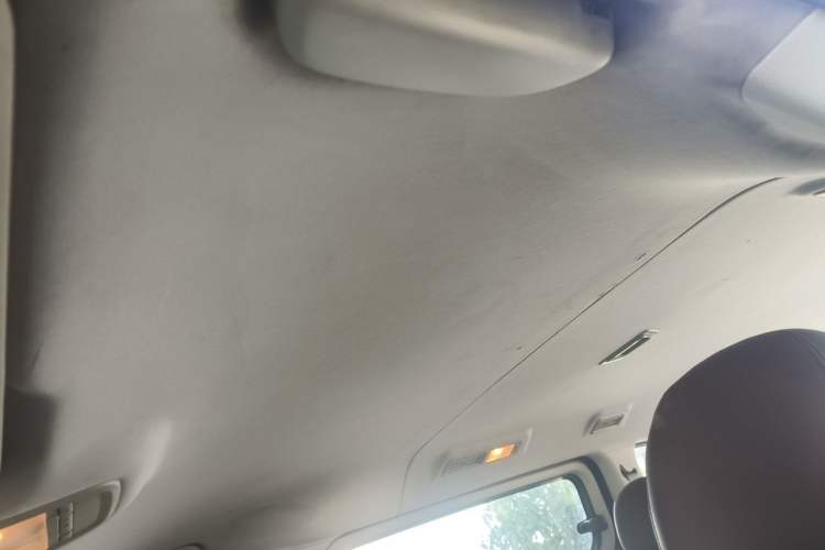 Used SAIC MAXUS G10 2014 2.0T Automatic Elite Edition Headliner