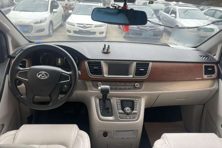 Used SAIC MAXUS G10 2014 2.0T Automatic Luxury Edition Interior 1