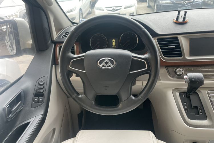 Used SAIC MAXUS G10 2014 2.0T Automatic Luxury Edition Interior 2