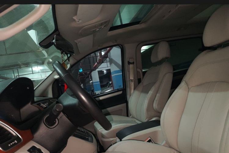 Used SAIC MAXUS G10 2014 2.0T Automatic Luxury Executive Edition Interior 2