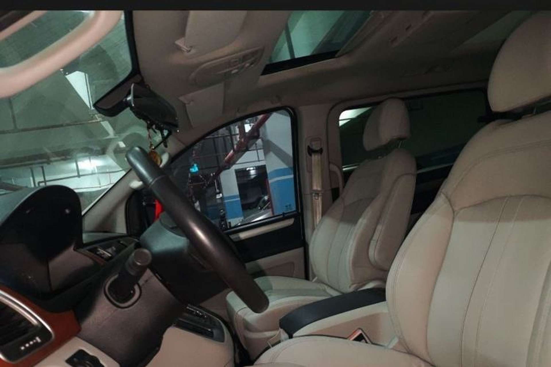 Used SAIC MAXUS G10 2014 2.0T Automatic Luxury Executive Edition Interior 2