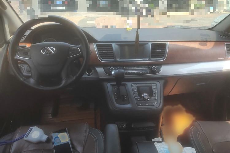 Used SAIC MAXUS G10 2014 2.0T Automatic Luxury Executive Edition Interior 2