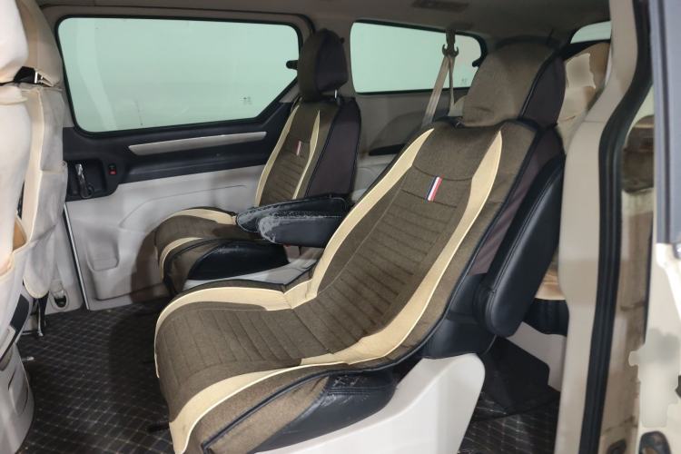 Used SAIC MAXUS G10 2014 2.0T Automatic Luxury Edition Interior 4