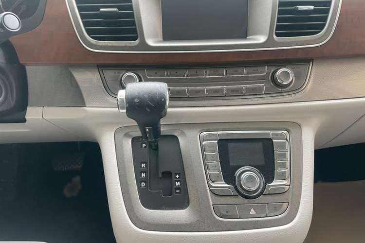 Used SAIC MAXUS G10 2014 2.0T Automatic Luxury Edition Interior 4