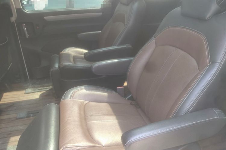 Used SAIC MAXUS G10 2014 2.0T Automatic Luxury Executive Edition Interior 4