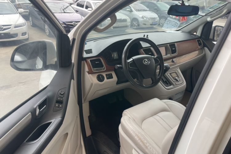 Used SAIC MAXUS G10 2014 2.0T Automatic Luxury Edition Interior 5