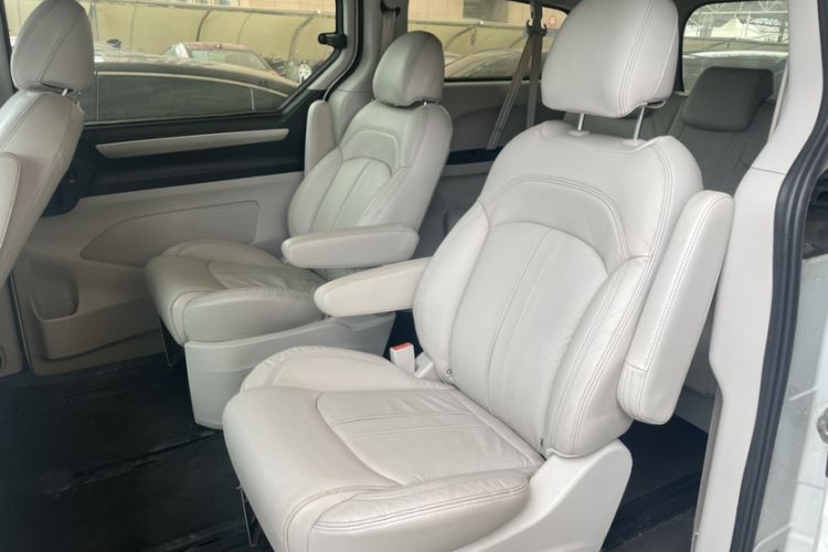 Used SAIC MAXUS G10 2014 2.0T Automatic Luxury Edition Interior 6