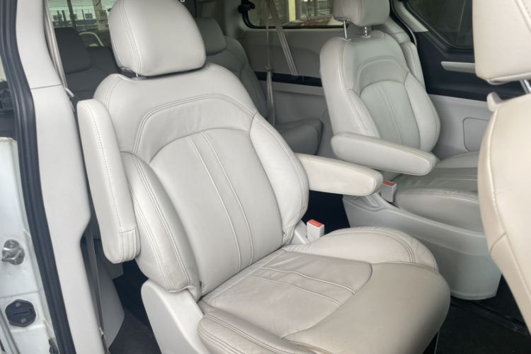 Used SAIC MAXUS G10 2014 2.0T Automatic Luxury Edition Interior 8