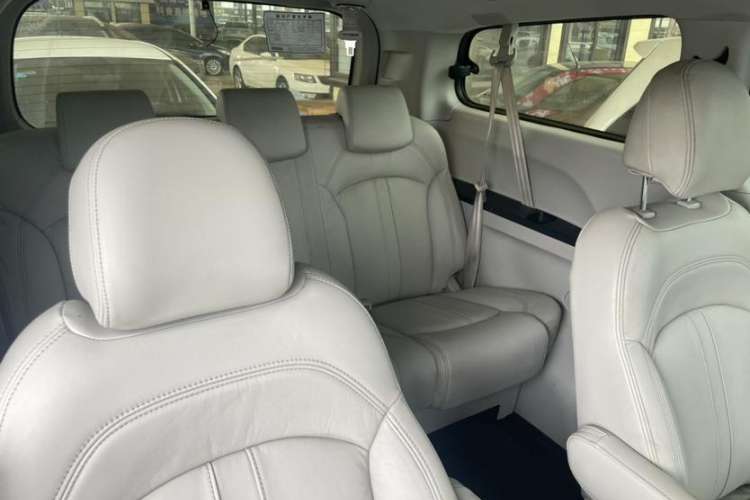 Used SAIC MAXUS G10 2014 2.0T Automatic Luxury Edition Interior 9