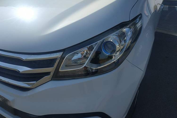 Used SAIC MAXUS G10 2014 2.4L Manual Elite Edition Left Front Headlight