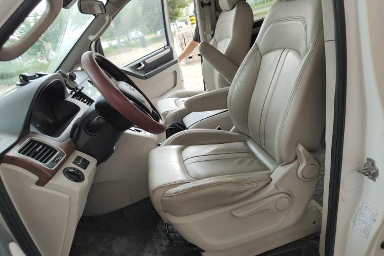 Used SAIC MAXUS G10 2014 2.0T Automatic Luxury Executive Edition Left Front Seat