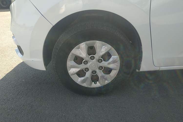 Used SAIC MAXUS G10 2014 2.4L Manual Elite Edition Left Front Wheel Hub